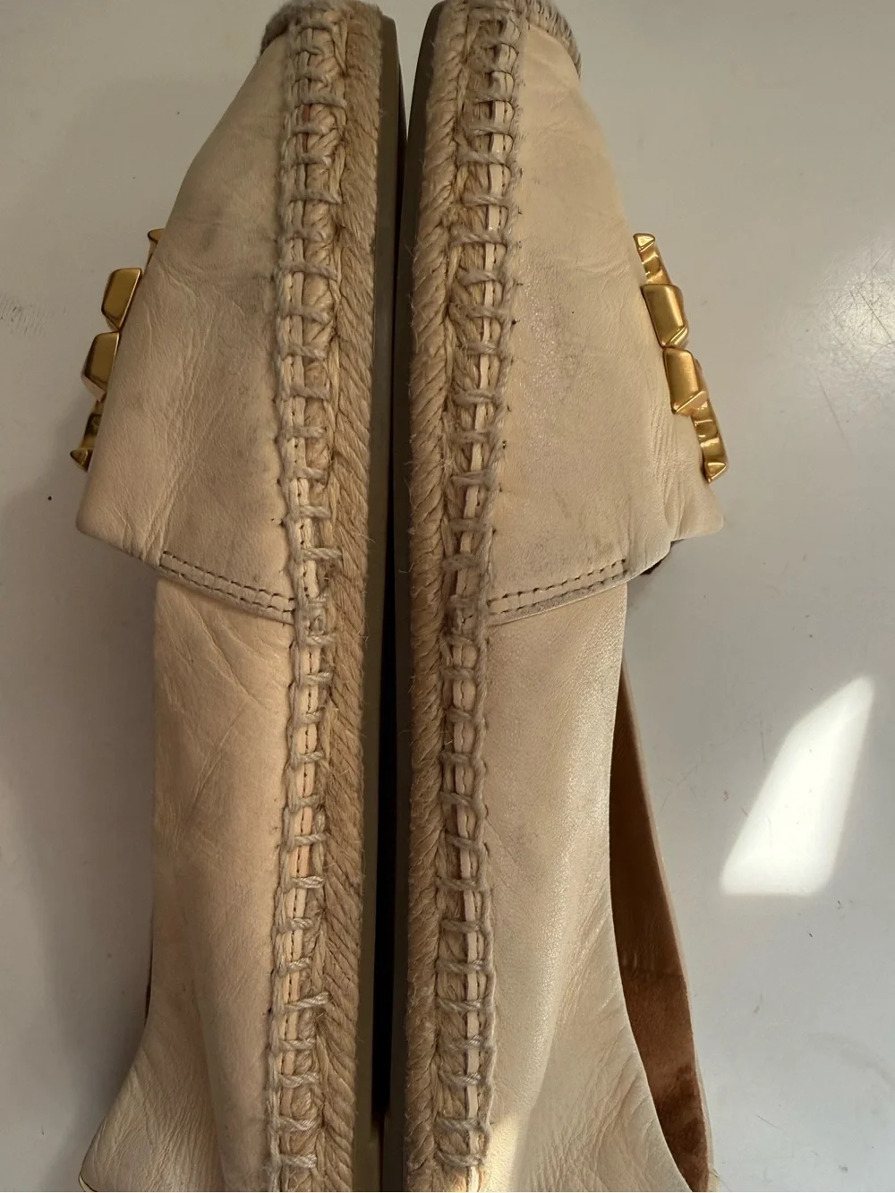 Tory Burch Eleanor size 5 Cream Leather Espadrille Flats with Gold Logo Emblem